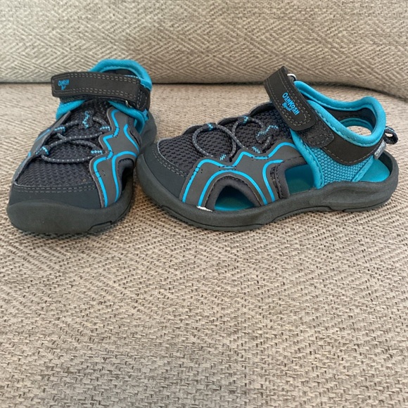 2 pair little boys shoes. Size 8 M. Carters & OshKosh. - Picture 8 of 12